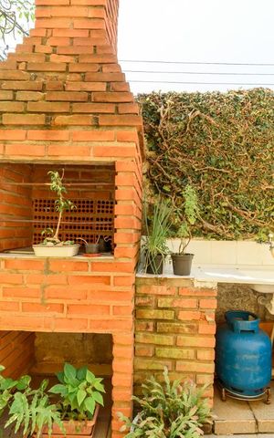 Casa à venda com 198m², 3 quartos e 2 vagas Casa à venda com 198m², 3 quartos e 2 vagasChurrasqueira