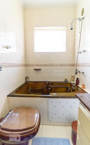 Casa à venda com 198m², 3 quartos e 2 vagas Casa à venda com 198m², 3 quartos e 2 vagasBanheiro da Suíte