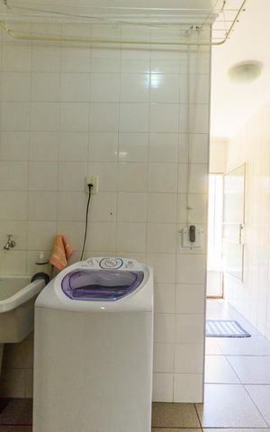 Casa à venda com 198m², 3 quartos e 2 vagas Casa à venda com 198m², 3 quartos e 2 vagasÁrea de Serviço