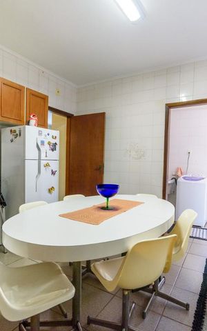 Casa à venda com 198m², 3 quartos e 2 vagas Casa à venda com 198m², 3 quartos e 2 vagasCozinha