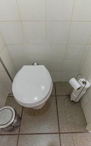 Casa à venda com 198m², 3 quartos e 2 vagas Casa à venda com 198m², 3 quartos e 2 vagasBanheiro de Serviço