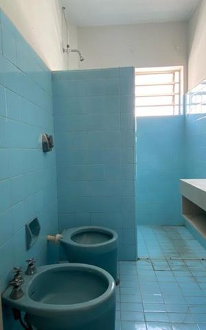 Casa à venda com 129m², 2 quartos e 2 vagas Casa à venda com 129m², 2 quartos e 2 vagasBanheiro