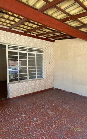 Casa à venda com 129m², 2 quartos e 2 vagas Casa à venda com 129m², 2 quartos e 2 vagasVaranda