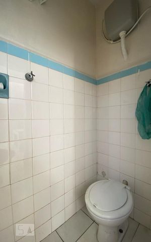 Casa à venda com 129m², 2 quartos e 2 vagas Casa à venda com 129m², 2 quartos e 2 vagasBanheiro de Serviço