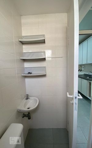 Apartamento à venda com 74m², 3 quartos e 2 vagas Apartamento à venda com 74m², 3 quartos e 2 vagasBanheiro de Serviço