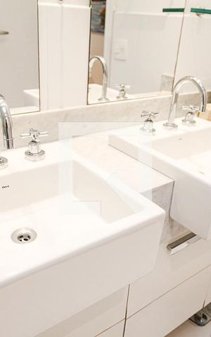 Casa à venda com 400m², 4 quartos e 4 vagas Casa à venda com 400m², 4 quartos e 4 vagasBanheiro da Suíte 2