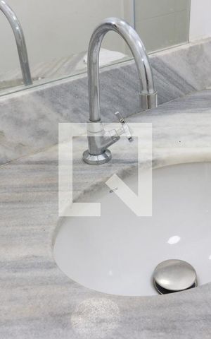 Apartamento para alugar com 34m², 2 quartos e sem vagaBanheiro