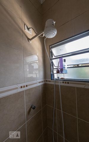 Casa para alugar com 100m², 1 quarto e sem vaga Casa para alugar com 100m², 1 quarto e sem vagaBanheiro de Serviço