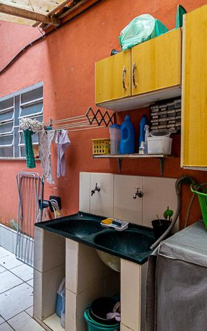 Casa à venda com 192m², 4 quartos e 3 vagas Casa à venda com 192m², 4 quartos e 3 vagasc