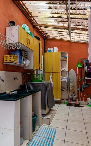 Casa à venda com 192m², 4 quartos e 3 vagas Casa à venda com 192m², 4 quartos e 3 vagasCozinha