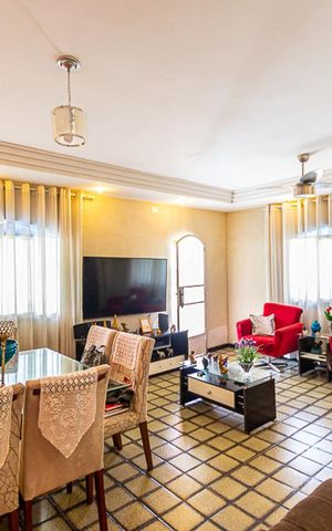 Casa à venda com 192m², 4 quartos e 3 vagas Casa à venda com 192m², 4 quartos e 3 vagasSala