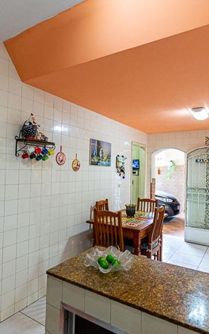 Casa à venda com 192m², 4 quartos e 3 vagas Casa à venda com 192m², 4 quartos e 3 vagasCozinha