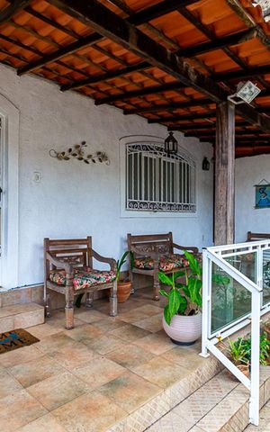 Casa à venda com 192m², 4 quartos e 3 vagas Casa à venda com 192m², 4 quartos e 3 vagasVaranda da Frente