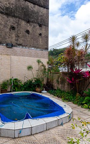 Casa à venda com 192m², 4 quartos e 3 vagas Casa à venda com 192m², 4 quartos e 3 vagasÁrea comum - Piscina