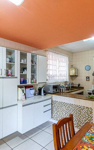 Casa à venda com 192m², 4 quartos e 3 vagas Casa à venda com 192m², 4 quartos e 3 vagasCozinha