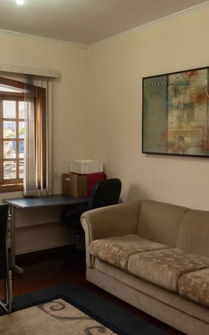 Casa à venda com 433m², 4 quartos e 6 vagas Casa à venda com 433m², 4 quartos e 6 vagasSala de TV