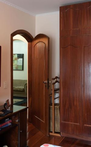 Casa à venda com 433m², 4 quartos e 6 vagas Casa à venda com 433m², 4 quartos e 6 vagasQuarto 2