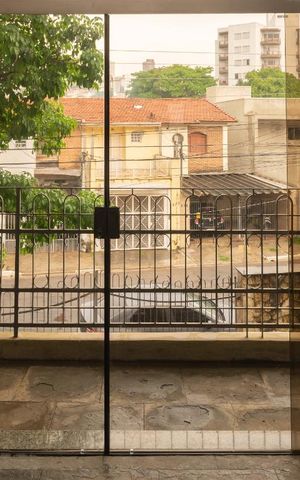 Casa à venda com 433m², 4 quartos e 6 vagas Casa à venda com 433m², 4 quartos e 6 vagasVaranda da Sala