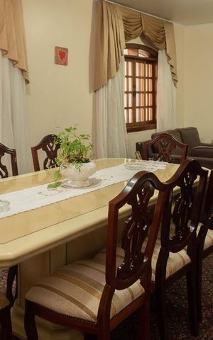 Casa à venda com 433m², 4 quartos e 6 vagas Casa à venda com 433m², 4 quartos e 6 vagasSala de Jantar