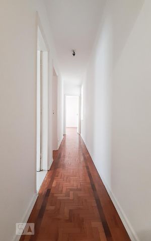 Casa à venda com 190m², 3 quartos e 2 vagas Casa à venda com 190m², 3 quartos e 2 vagasCorredor