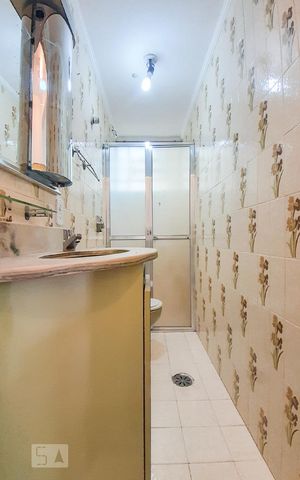 Casa à venda com 190m², 3 quartos e 2 vagas Casa à venda com 190m², 3 quartos e 2 vagasBanheiro da Suíte