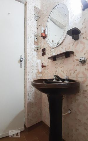 Casa à venda com 190m², 3 quartos e 2 vagas Casa à venda com 190m², 3 quartos e 2 vagasLavabo