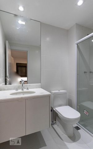 Apartamento para alugar com 95m², 2 quartos e 2 vagas Apartamento para alugar com 95m², 2 quartos e 2 vagasBanheiro do Quarto 1