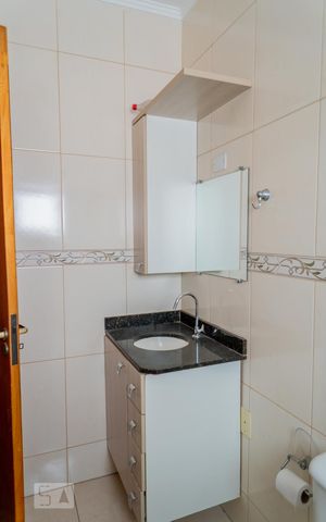 Casa de condomínio à venda com 109m², 2 quartos e 3 vagas Casa de condomínio à venda com 109m², 2 quartos e 3 vagasBanheiro da Suíte 2
