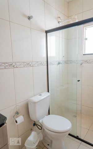 Casa de condomínio à venda com 109m², 2 quartos e 3 vagas Casa de condomínio à venda com 109m², 2 quartos e 3 vagasBanheiro da Suíte 2