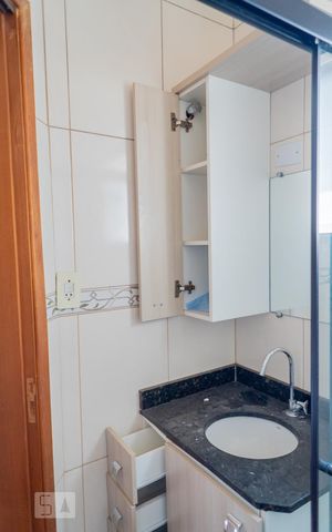 Casa de condomínio à venda com 109m², 2 quartos e 3 vagas Casa de condomínio à venda com 109m², 2 quartos e 3 vagasBanheiro da Suíte 1