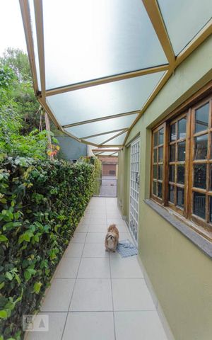 Casa à venda com 313m², 3 quartos e 3 vagas Casa à venda com 313m², 3 quartos e 3 vagasCorredor Lateral
