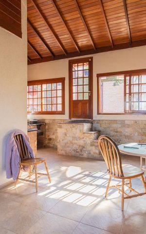 Casa à venda com 230m², 5 quartos e 1 vaga Casa à venda com 230m², 5 quartos e 1 vagaGaragem