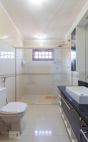 Casa à venda com 230m², 5 quartos e 1 vaga Casa à venda com 230m², 5 quartos e 1 vagaBanheiro 1