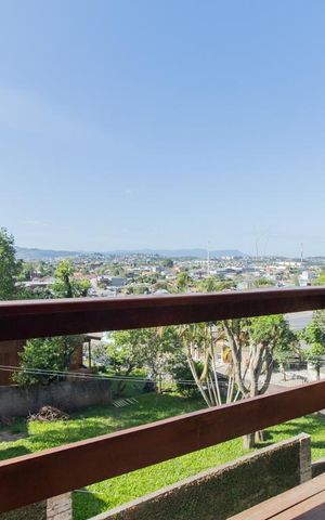 Casa à venda com 230m², 5 quartos e 1 vaga Casa à venda com 230m², 5 quartos e 1 vagaSacada da Suíte