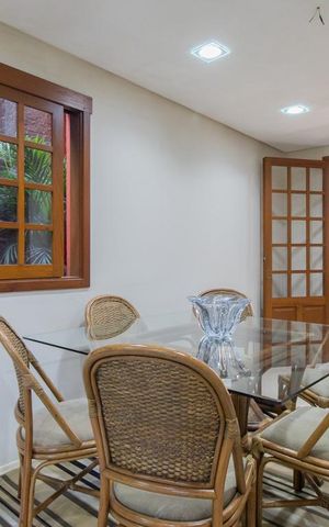Casa à venda com 230m², 5 quartos e 1 vaga Casa à venda com 230m², 5 quartos e 1 vagaSala de Jantar