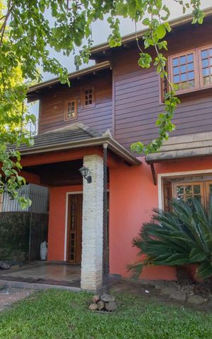 Casa à venda com 230m², 5 quartos e 1 vaga Casa à venda com 230m², 5 quartos e 1 vagaÁrea Externa