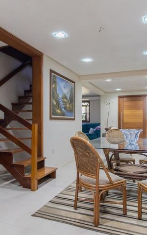 Casa à venda com 230m², 5 quartos e 1 vaga Casa à venda com 230m², 5 quartos e 1 vagaSala de Jantar
