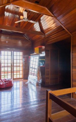 Casa à venda com 230m², 5 quartos e 1 vaga Casa à venda com 230m², 5 quartos e 1 vagaSótão