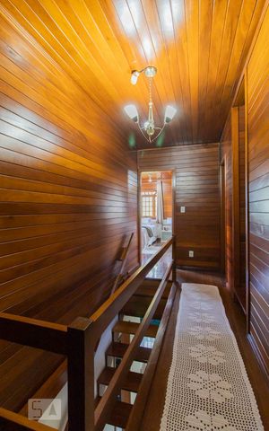 Casa à venda com 230m², 5 quartos e 1 vaga Casa à venda com 230m², 5 quartos e 1 vagaCorredor