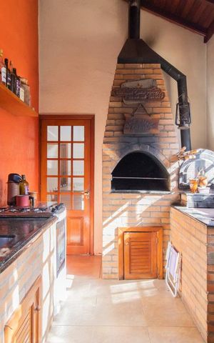 Casa à venda com 230m², 5 quartos e 1 vaga Casa à venda com 230m², 5 quartos e 1 vagaChurrasqueira
