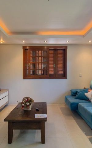 Casa à venda com 230m², 5 quartos e 1 vaga Casa à venda com 230m², 5 quartos e 1 vagaSala