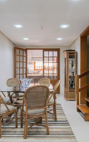 Casa à venda com 230m², 5 quartos e 1 vaga Casa à venda com 230m², 5 quartos e 1 vagaSala de Jantar
