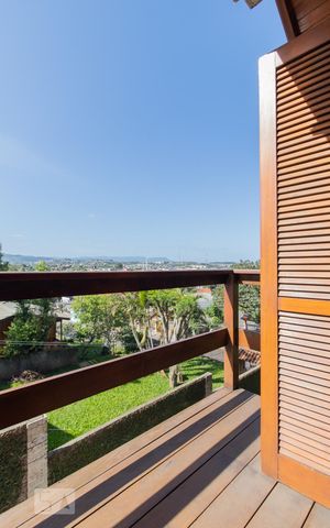 Casa à venda com 230m², 5 quartos e 1 vaga Casa à venda com 230m², 5 quartos e 1 vagaSacada da Suíte