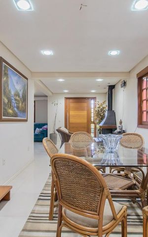 Casa à venda com 230m², 5 quartos e 1 vaga Casa à venda com 230m², 5 quartos e 1 vagaSala de Jantar
