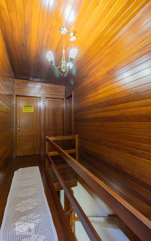 Casa à venda com 230m², 5 quartos e 1 vaga Casa à venda com 230m², 5 quartos e 1 vagaCorredor