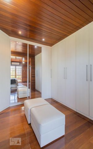 Casa à venda com 230m², 5 quartos e 1 vaga Casa à venda com 230m², 5 quartos e 1 vagaQuarto Suíte