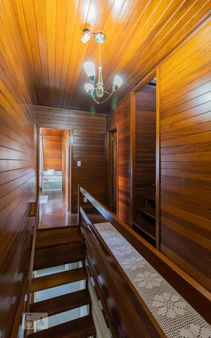 Casa à venda com 230m², 5 quartos e 1 vaga Casa à venda com 230m², 5 quartos e 1 vagaCorredor