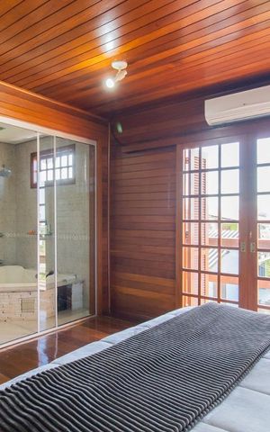 Casa à venda com 230m², 5 quartos e 1 vaga Casa à venda com 230m², 5 quartos e 1 vagaQuarto Suíte