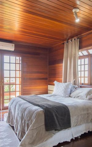 Casa à venda com 230m², 5 quartos e 1 vaga Casa à venda com 230m², 5 quartos e 1 vagaQuarto Suíte
