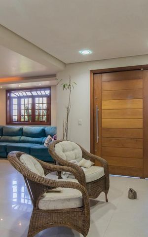 Casa à venda com 230m², 5 quartos e 1 vaga Casa à venda com 230m², 5 quartos e 1 vagaSala